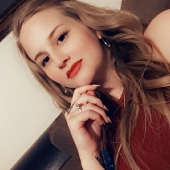 Meet your Posher, Felicia - Picture 1 of 6